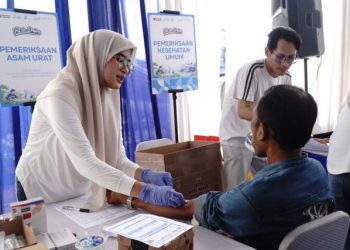 Realisasikan Program TJSL, IPC TPK Fasilitasi Cek Kesehatan dan Berikan Kacamata Gratis Driver Peti Kemas