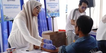 Realisasikan Program TJSL, IPC TPK Fasilitasi Cek Kesehatan dan Berikan Kacamata Gratis  Driver Peti Kemas